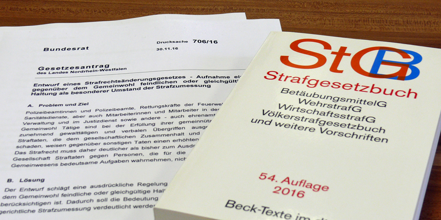 Mit einer Gesetzesinitiative im Bundesrat stellt sich die nordrhein-westfälische Landesregierung hinter die Beschäftigten im Öffentlichen Dienst